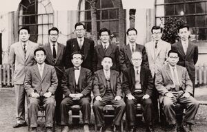 03 卒業アルバム 学年担当職員.jpg